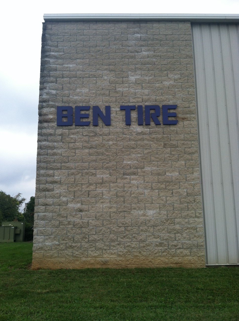 building-signs-ben-tire