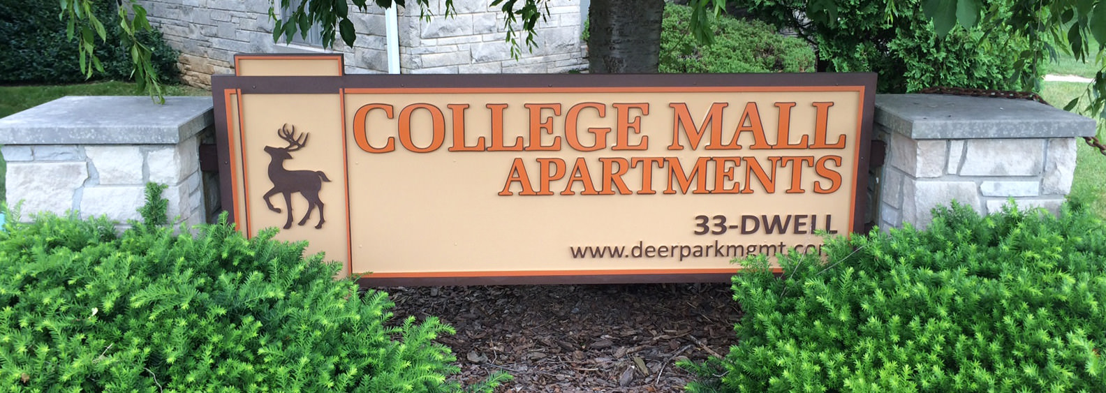 monument-sign-college-mall-apartments