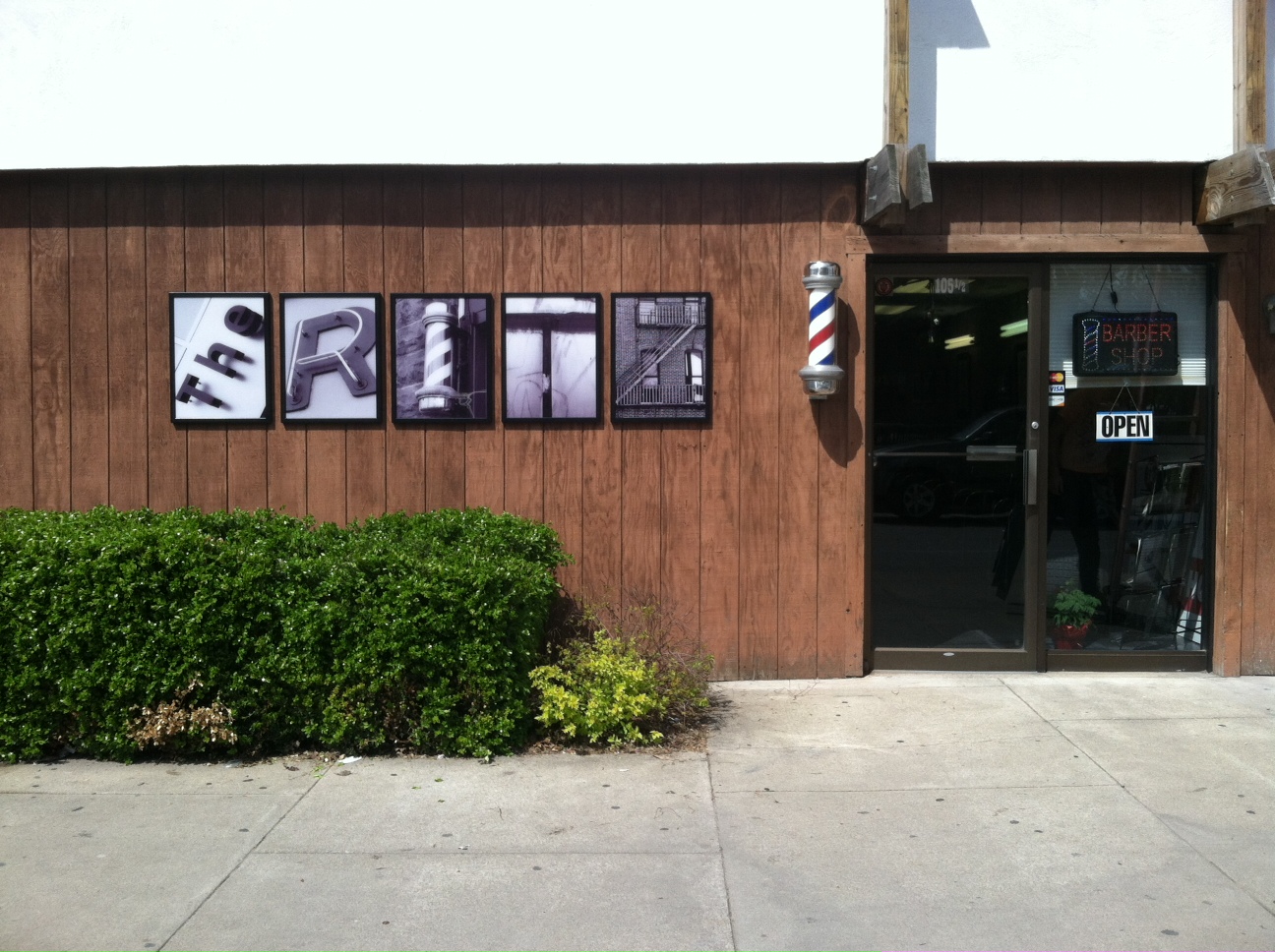 building-signs-the-ritz-barber-shop
