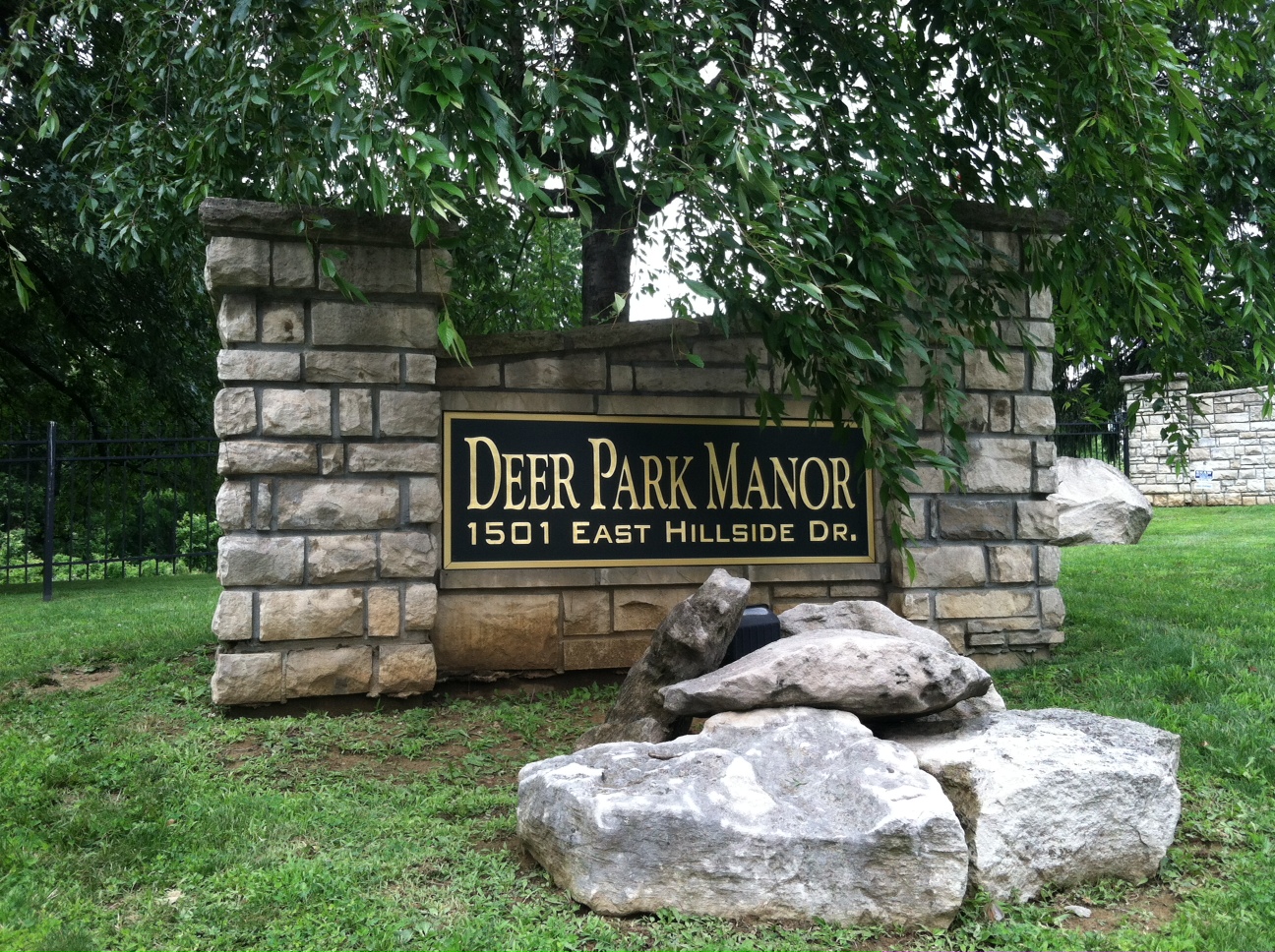 monument-signs-deer-park-manor