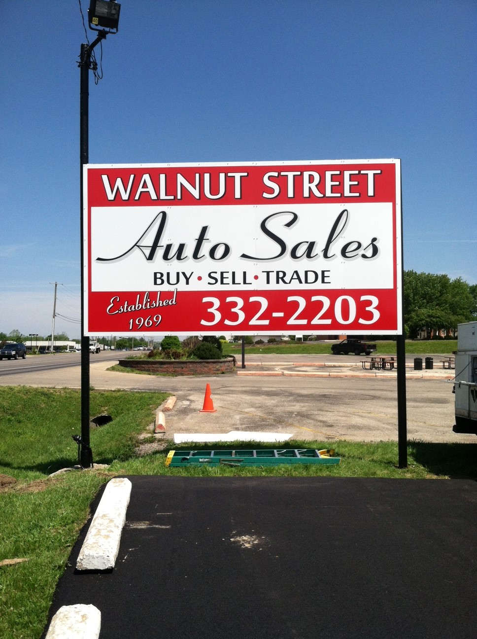 monument-signs-walnut-street-auto-sales