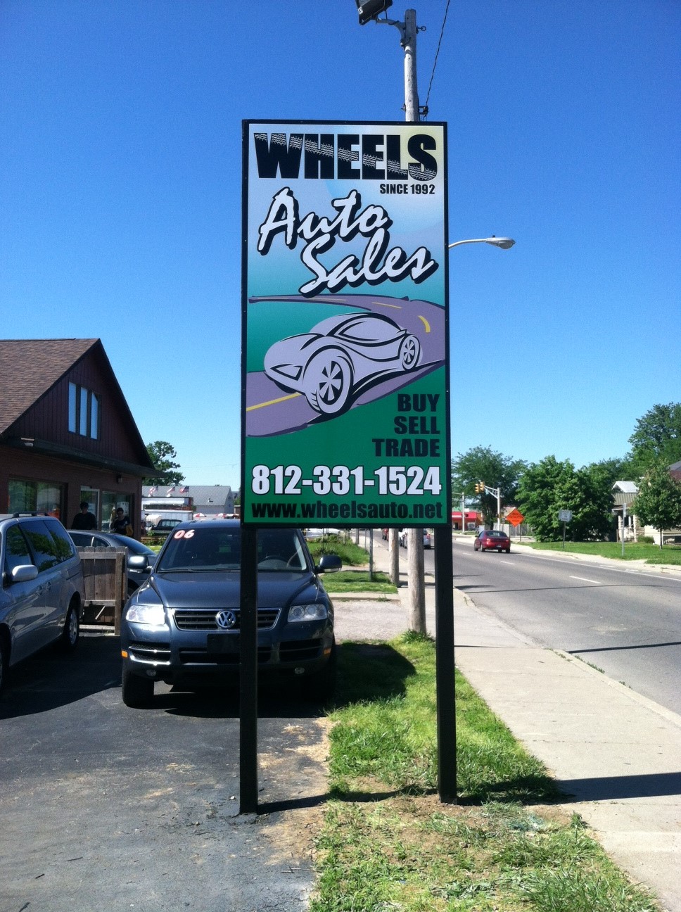 monument-signs-wheels-auto-sales