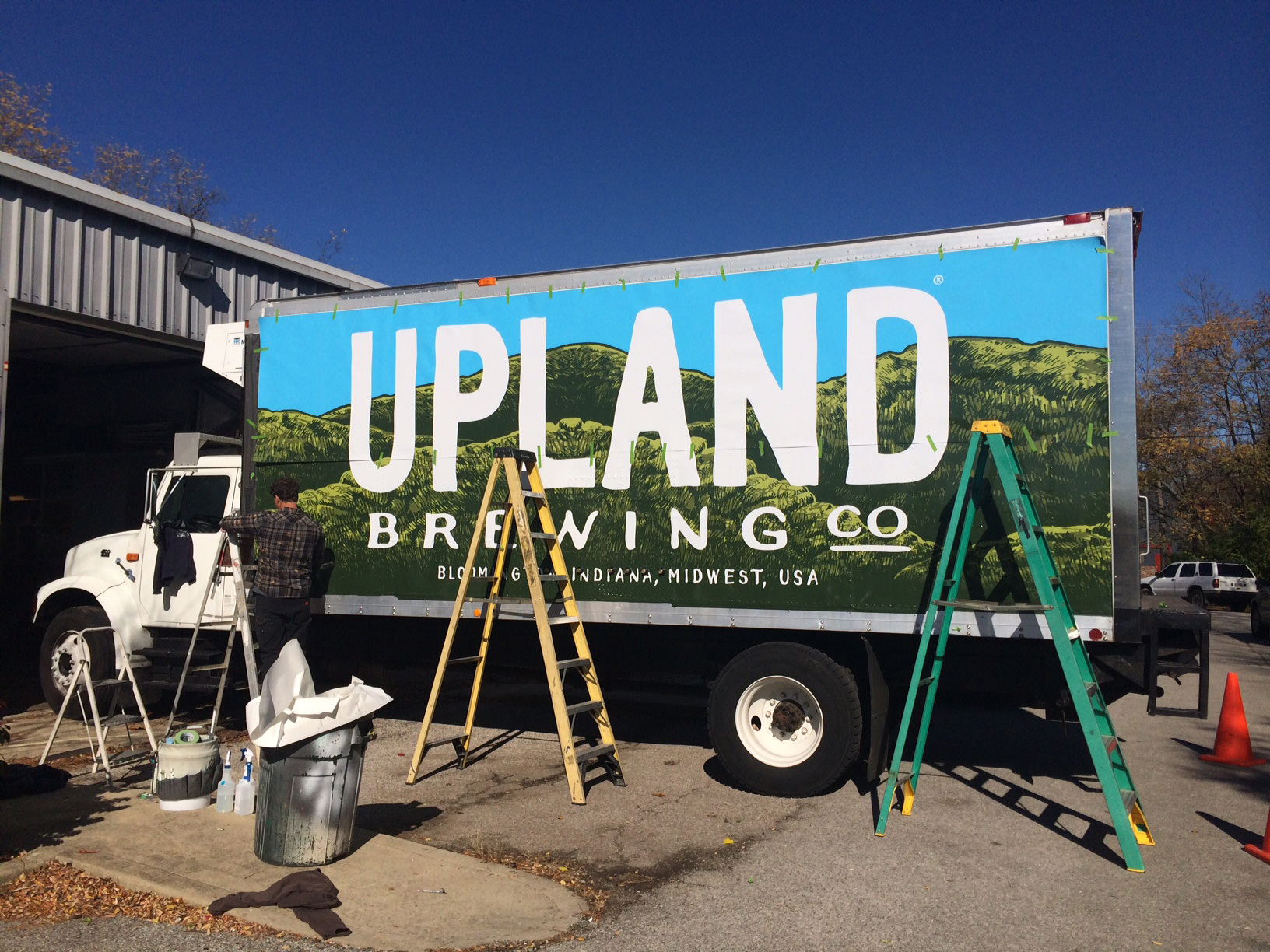 vehicle-lettering-upland-truck
